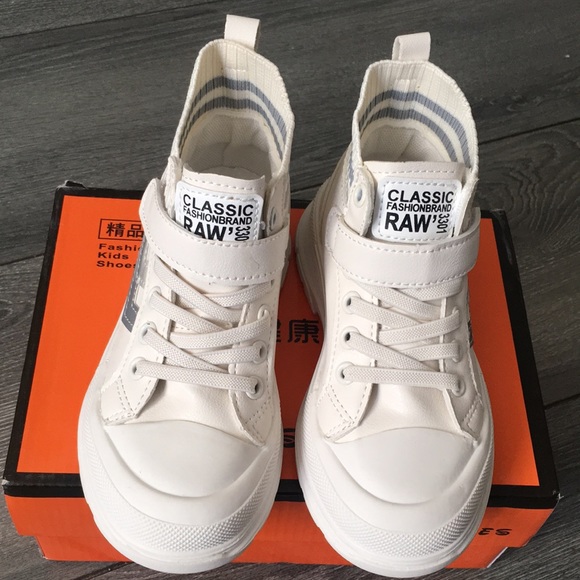 Kid’s shoes 👟 new - Picture 2 of 10